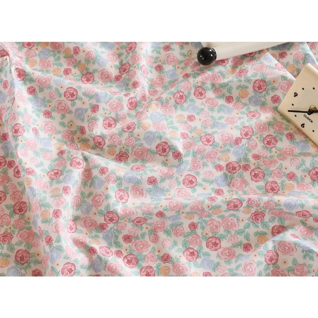 ผ้าคอตตอน 100% ทอทวิล ผ้าเมตร  หน้ากว้าง 1.60 เมตร ลายกุหลาบ Rose cute ลายสก็อตขาวพื้นเขียว ลายRose cute