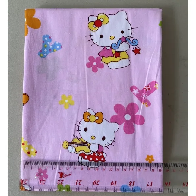 ผ้าคอตตอน 100% ทอทวิล หน้ากว้าง1.6 เมตร ตัดขายเป็นเมตร พิมพ์ลายลายแมว ลายคิตตี้ใหญ่-250