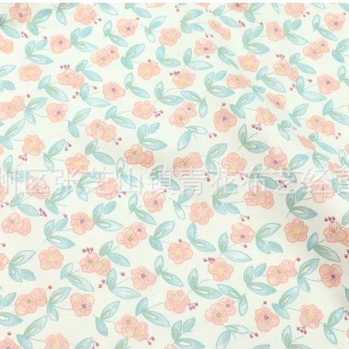 ผ้าคอตตอน 100% ทอทวิล หน้ากว้าง 2.35 เมตร ตัดขายเป็นเมตร พิมพ์ลายดอกไม้ ลายทุ่งดอกไม้เล็กๆBGขาว