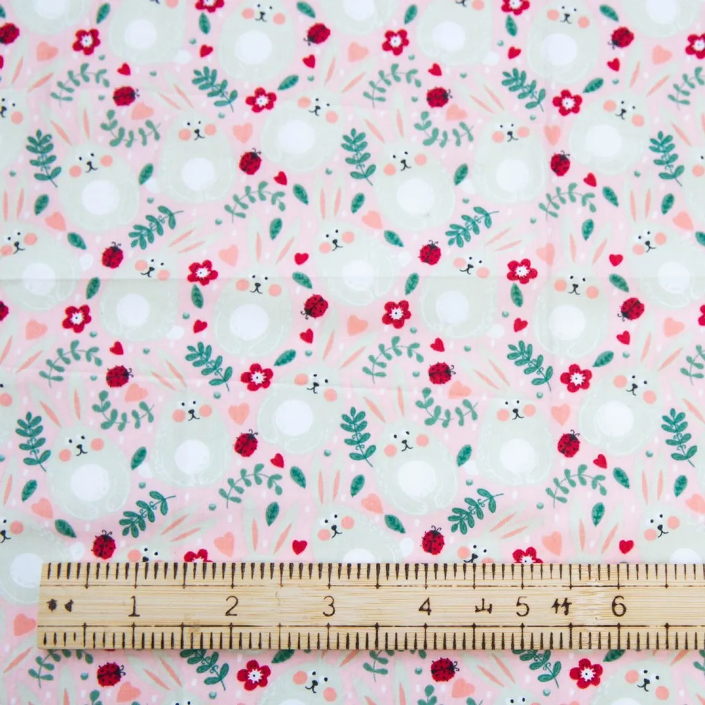ผ้าคอตตอน poplin พิมพ์ลายดอกไม้ ลายกระต่าย ข้าวปั้น ลายกระต่ายพื้นชมพู-327