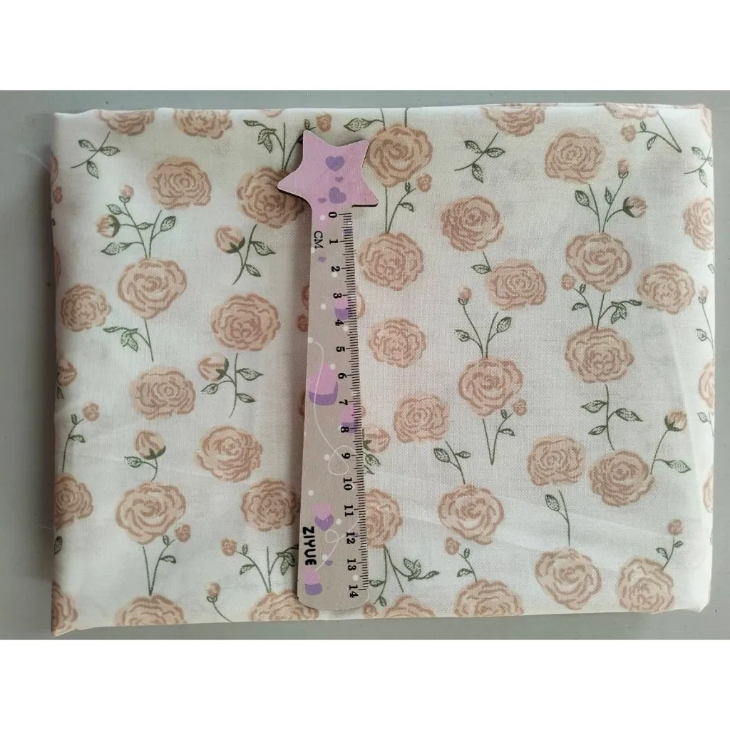 ผ้าคอตตอน 100% ทอทวิล หน้ากว้าง 2.35 เมตร ตัดขายเป็นเมตรๆ พิมพ์ลายกุหลาบน้ำตาลพื้นขาว รูปที่ 7