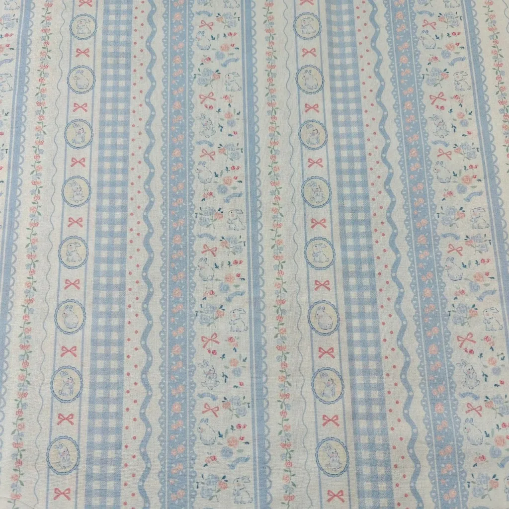 ผ้าคอตตอน 100% cotton poplin  ตัดขายเป็นเมตร หน้ากว้าง 145 เซนติเมตร ลาย Rabbit bow flower รูปที่ 2