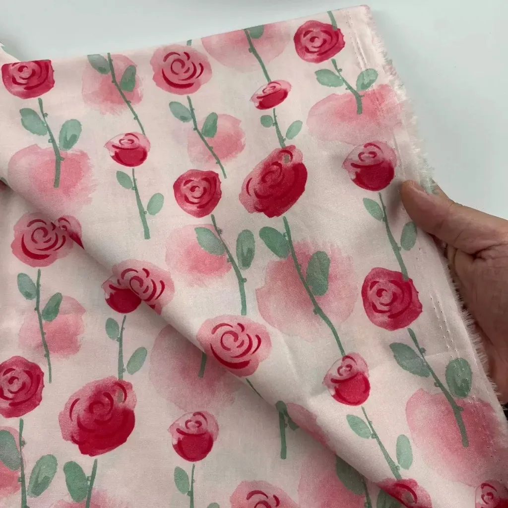 ผ้าคอตตอน 100% cotton poplin  ตัดขายเป็นเมตร หน้ากว้าง 145 เซนติเมตร ลายกุหลาบแดงพื้นชมพู รูปที่ 3