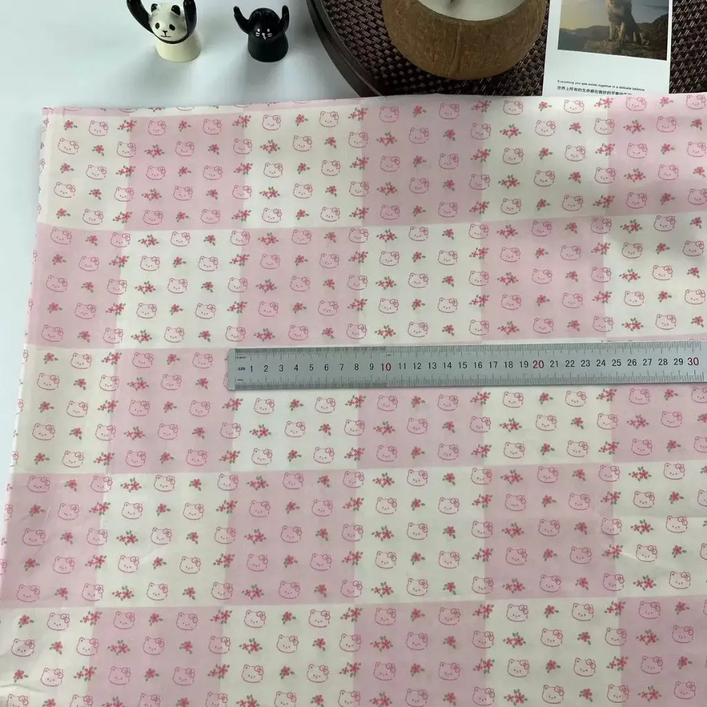 ผ้าคอตตอน 100% cotton poplin  ตัดขายเป็นเมตร หน้ากว้าง 145 เซนติเมตร ลายควินท์ดอกไม้จุดเรนโบว์ ดอกไม้ ตารางแมวเหมียว รูปที่ 7