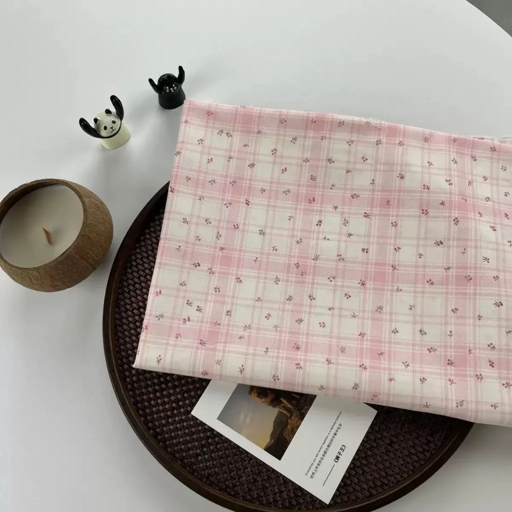 ผ้าคอตตอน 100% cotton poplin  ตัดขายเป็นเมตร หน้ากว้าง 145 เซนติเมตร ลายควินท์ดอกไม้จุดเรนโบว์ ดอกไม้ ตารางแมวเหมียว รูปที่ 3