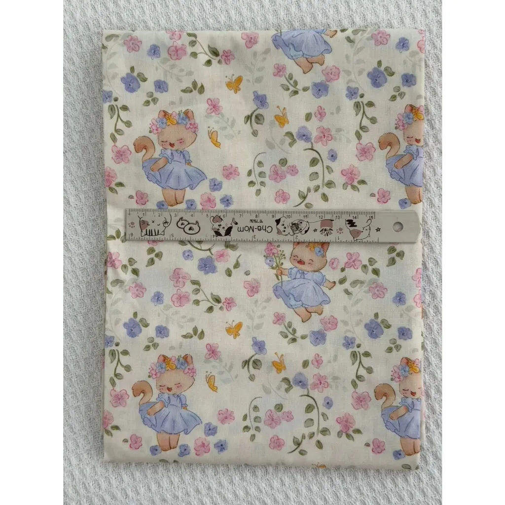 ผ้าคอตตอน 100% cotton poplin  ตัดขายเป็นเมตร หน้ากว้าง 145 เซนติเมตร พิมพ์ลายแมวในสวนดอกไม้ รูปที่ 6