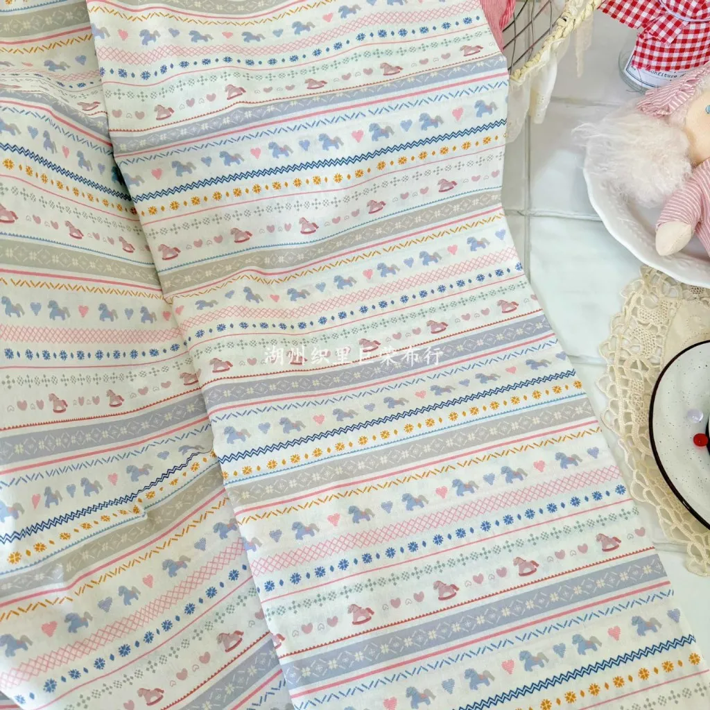 Srikharm Brand ขายผ้าเมตร ผ้าคอตตอน poplin พิมพ์ลายม้าโยก ผ้าหน้ากว้าง 145 เซนติเมตร หรือ 55 นิ้ว ผ้านิ่ม ยับยาก ลายชัด รูปที่ 5
